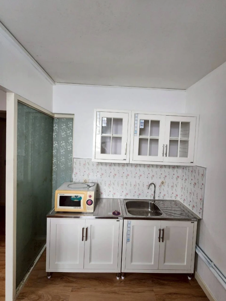 Victoria Lakeview Condominium for sale. Very high floor unit with 2 bedrooms. Book now, don't hesitate!