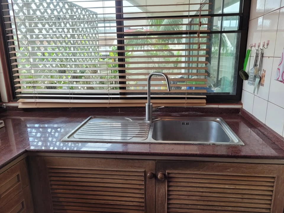 View Talay Condominium 5 for sale, Pattaya side, no elevator required, 2 meters above ground level, spacious living space, reserve now.