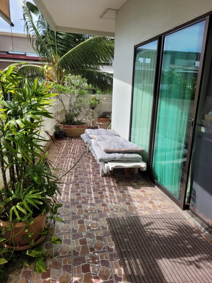 View Talay Condominium 5 for sale, Pattaya side, no elevator required, 2 meters above ground level, spacious living space, reserve now.