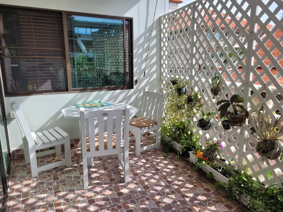 View Talay Condominium 5 for sale, Pattaya side, no elevator required, 2 meters above ground level, spacious living space, reserve now.