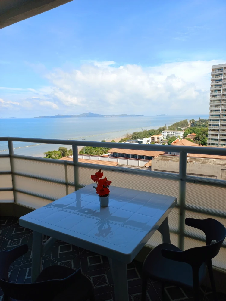 For sale View Talay Jomtien Condominium 1-8, spacious rooms, lots of usable space, good location, beautiful sea view, don't miss it.