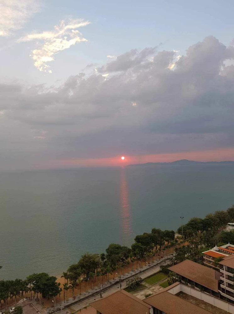 For sale View Talay Jomtien Condominium 1-8, spacious rooms, lots of usable space, good location, beautiful sea view, don't miss it.
