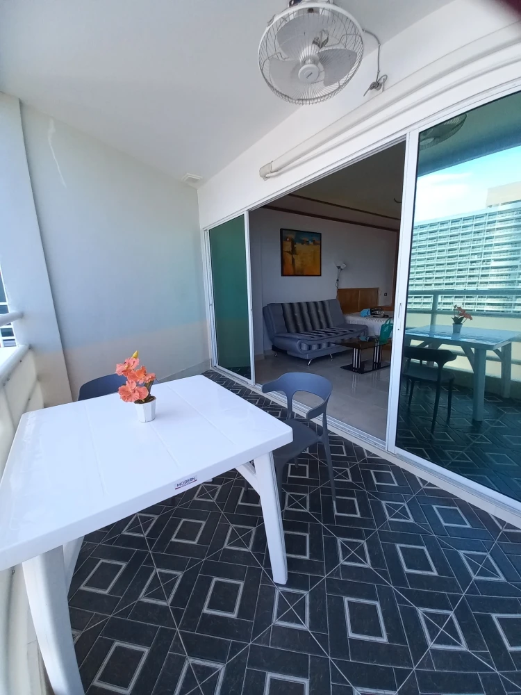 For sale View Talay Jomtien Condominium 1-8, spacious rooms, lots of usable space, good location, beautiful sea view, don't miss it.