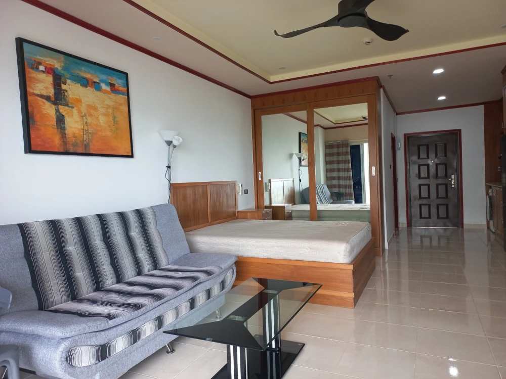 For sale View Talay Jomtien Condominium 1-8, spacious rooms, lots of usable space, good location, beautiful sea view, don't miss it.