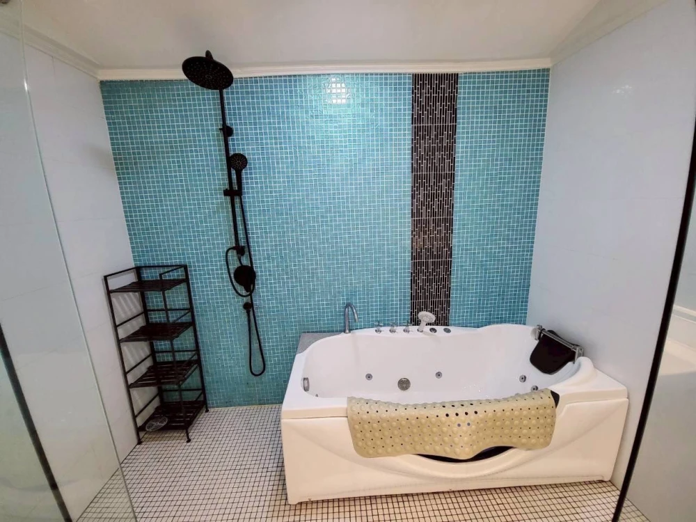 For sale View Talay Jomtien Condominium 1-8, spacious rooms, lots of usable space, good location, beautiful view, don't miss it.