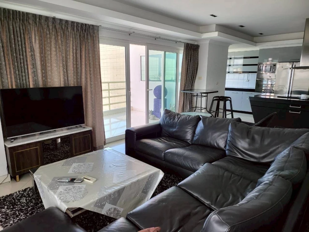 For sale View Talay Jomtien Condominium 1-8, spacious rooms, lots of usable space, good location, beautiful view, don't miss it.