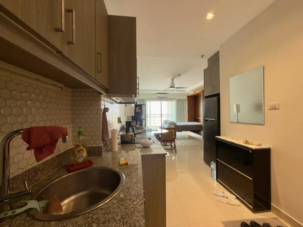 Selling View Talay Jomtien Condominium units 1-8. Ready to move in, high floors, sea view, spacious and comfortable. Book now!