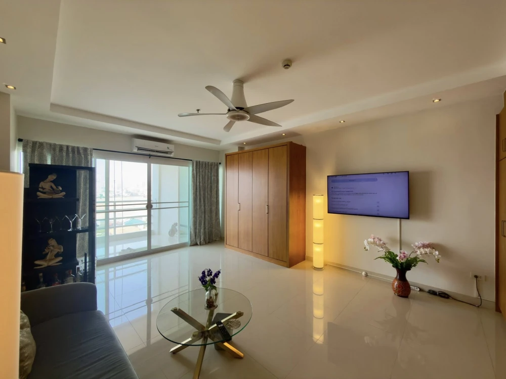 Selling View Talay Jomtien Condominium units 1-8. Ready to move in, high floors, sea view, spacious and comfortable. Book now!