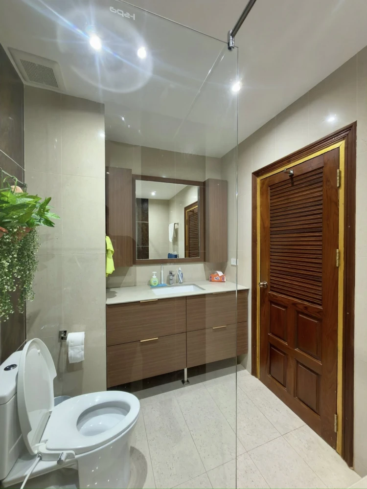 Selling View Talay Jomtien Condominium units 1-8. Ready to move in, high floors, sea view, spacious and comfortable. Book now!