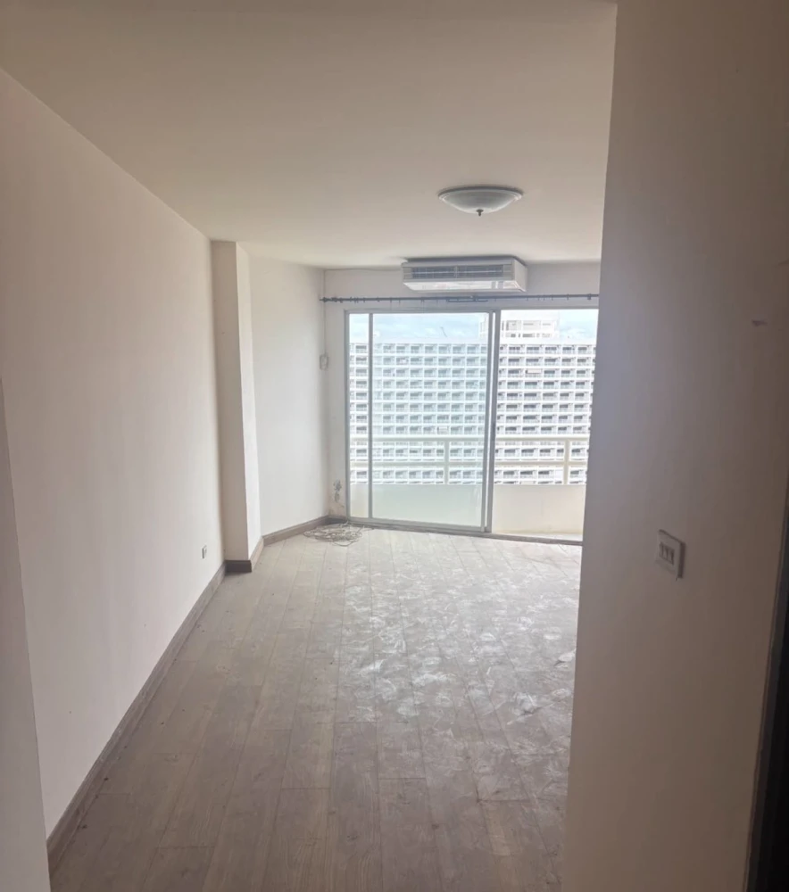 Selling one unit at View Talay Jomtien Condominium, 15th floor. Great location, beautiful sea view, unblocked. Book now! images