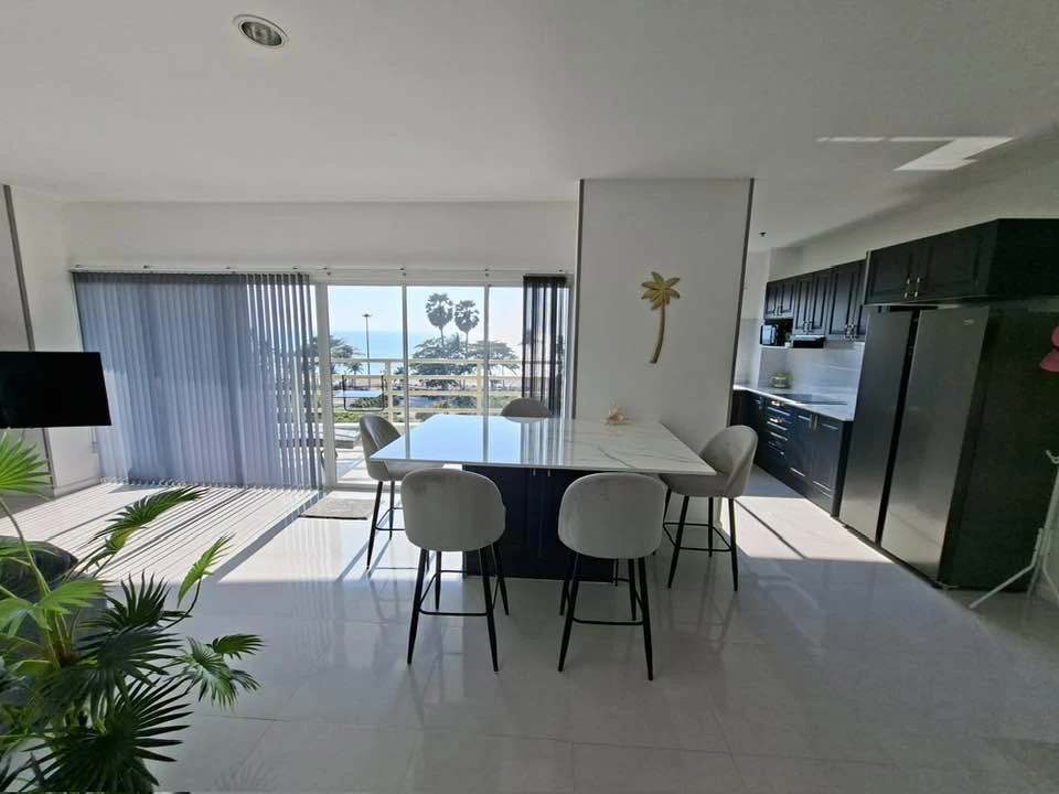 Selling View Talay Jomtien Condominium 8, 2 bedrooms, spacious living area, and complete amenities. Book now!