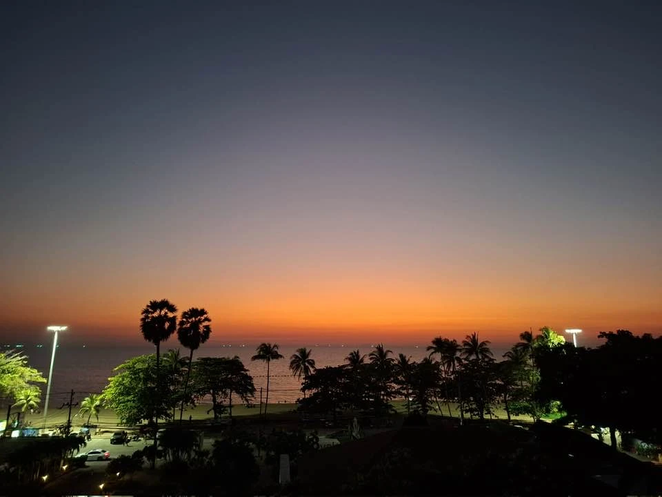 Selling View Talay Jomtien Condominium 8, 2 bedrooms, spacious living area, and complete amenities. Book now!