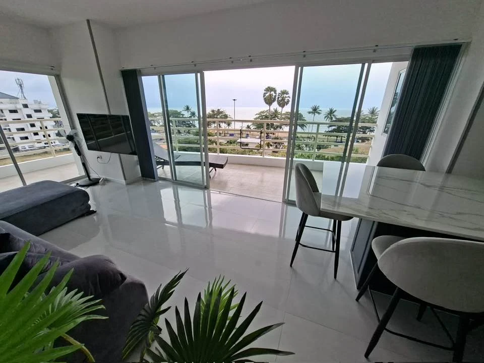 Selling View Talay Jomtien Condominium 8, 2 bedrooms, spacious living area, and complete amenities. Book now!