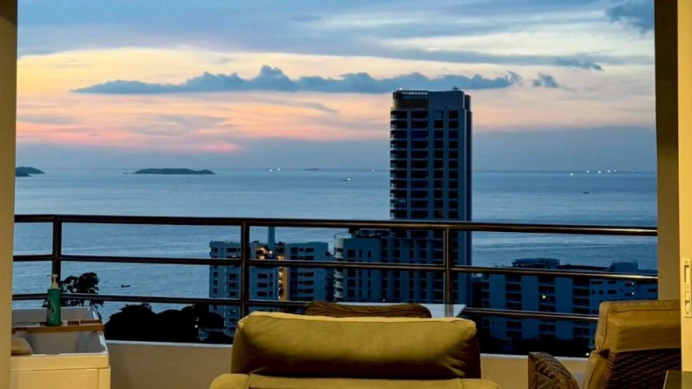 Selling View Talay condo. Very spacious room with stunning built-in furnishings throughout. You'll regret missing out!