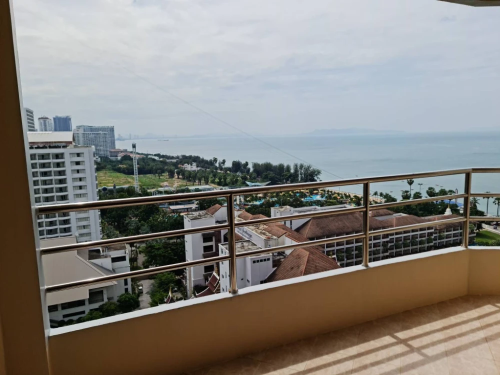 Selling View Talay condo, high floor, sea view. Just bring your belongings and move in! Book now before it's too late!