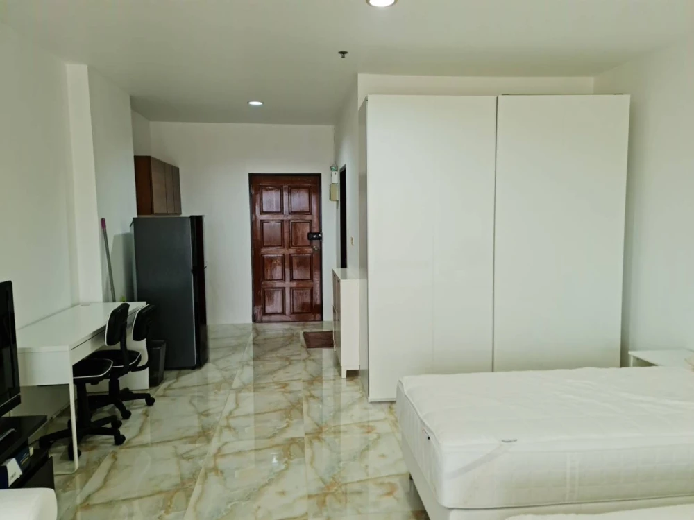 Selling View Talay condo, high floor, sea view. Just bring your belongings and move in! Book now before it's too late!