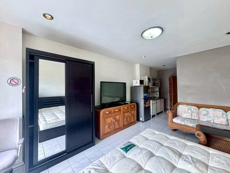 Selling View Talay studio apartment, 4th floor, city view, fully furnished. Don't miss out!