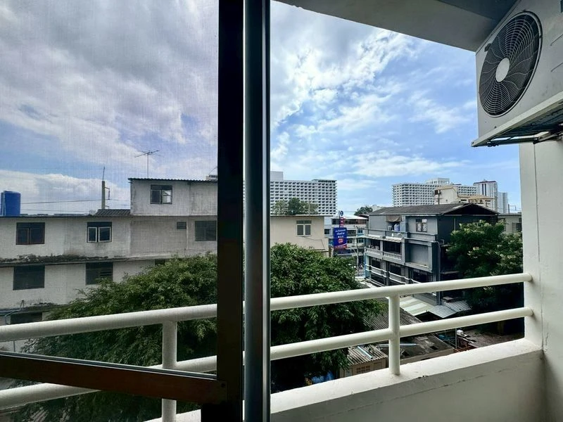 Selling View Talay studio apartment, 4th floor, city view, fully furnished. Don't miss out!