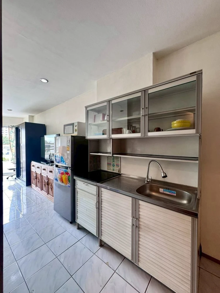 Selling View Talay studio apartment, 4th floor, city view, fully furnished. Don't miss out!