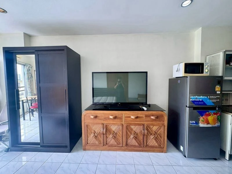 Selling View Talay studio apartment, 4th floor, city view, fully furnished. Don't miss out!