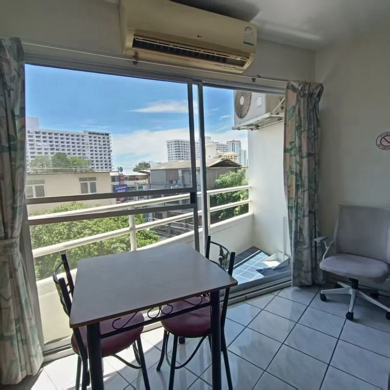Selling View Talay studio apartment, 4th floor, city view, fully furnished. Don't miss out!