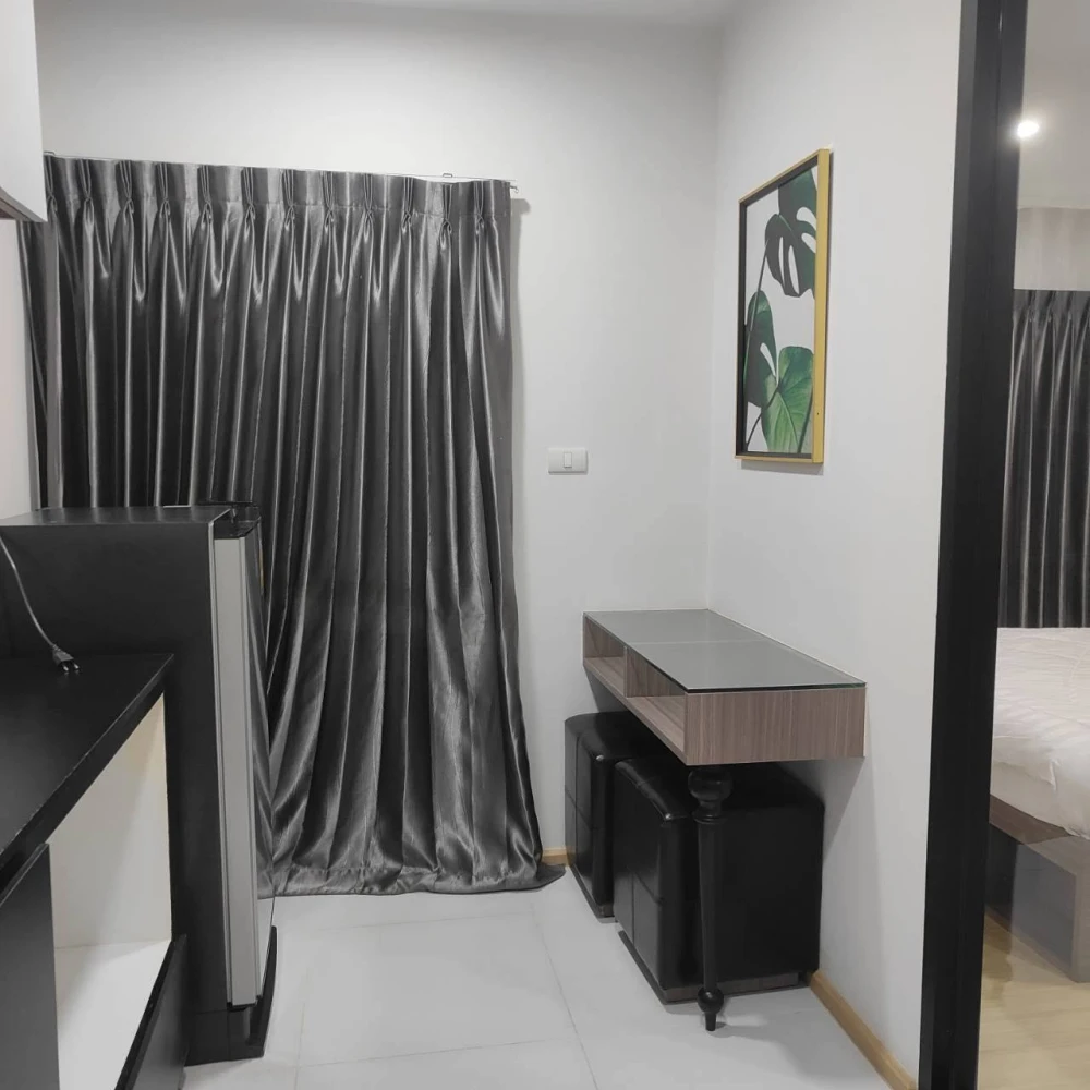 Selling VIIA 7 Bangna by Apasiri. A great-livable unit in a prime location, fully furnished with complete amenities. You can't miss this opportunity!