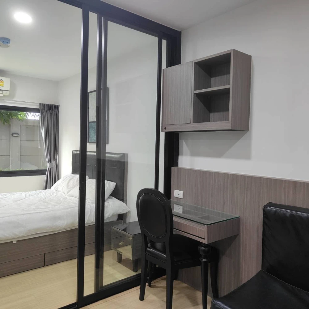 Selling VIIA 7 Bangna by Apasiri. A great-livable unit in a prime location, fully furnished with complete amenities. You can't miss this opportunity!