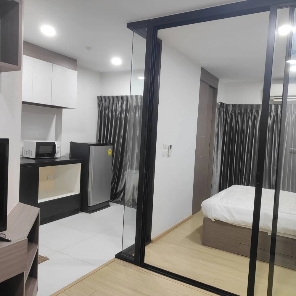 Selling VIIA 7 Bangna by Apasiri. A great-livable unit in a prime location, fully furnished with complete amenities. You can't miss this opportunity!