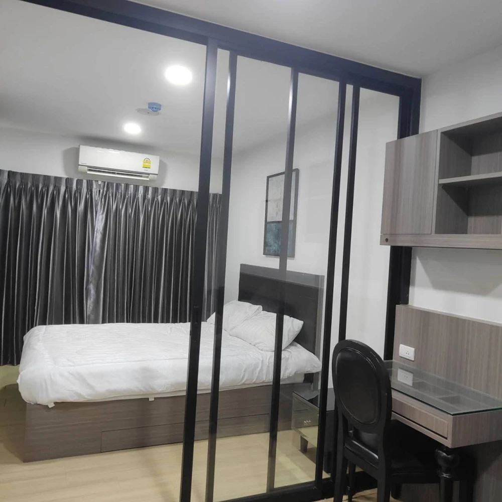 Selling VIIA 7 Bangna by Apasiri. A great-livable unit in a prime location, fully furnished with complete amenities. You can't miss this opportunity!