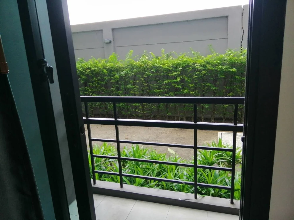 Selling VIIA 7 Bangna by Apasiri. A great-livable unit in a prime location, fully furnished with complete amenities. You can't miss this opportunity!