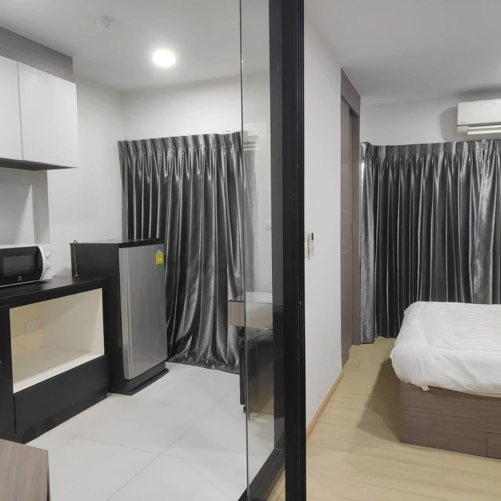 Selling VIIA 7 Bangna by Apasiri. A great-livable unit in a prime location, fully furnished with complete amenities. You can't miss this opportunity!