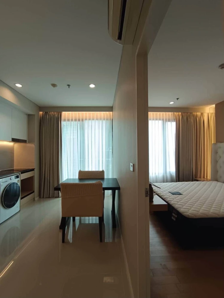 Villa Asoke for sale: 1 bedroom, 1 bathroom, coordinating interior design, prime location, convenient transportation. Book now!