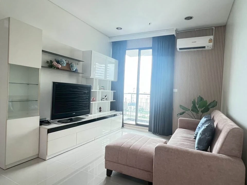 For sale: Villa Asoke, 1 bedroom, 1 bathroom, large usable area, fully furnished. Don't miss out on this great deal.