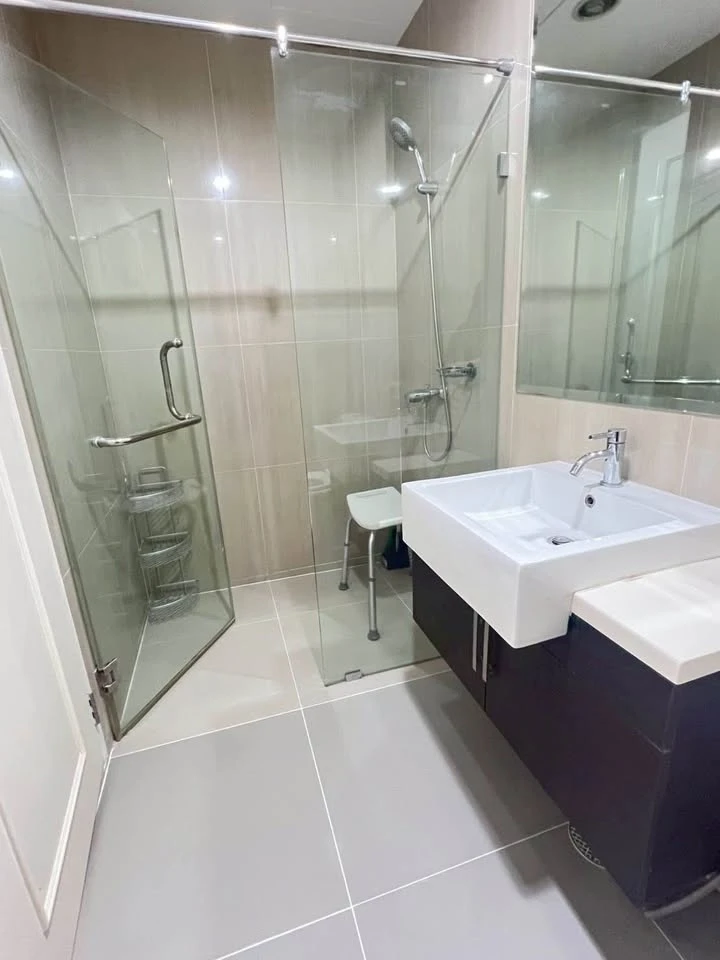For sale: Villa Asoke, 1 bedroom, 1 bathroom, large usable area, fully furnished. Don't miss out on this great deal.