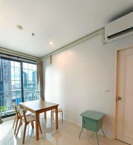 Villa Asoke for sale, 11th floor, comes with complete furniture and appliances. Buy now, hurry!