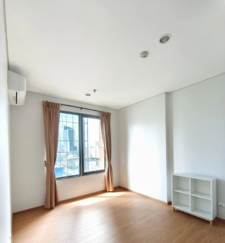 Villa Asoke for sale, 11th floor, comes with complete furniture and appliances. Buy now, hurry!