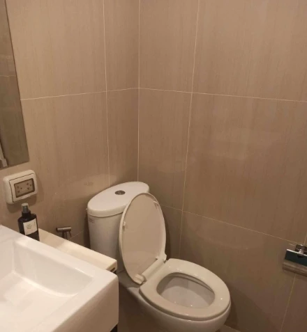 Villa Asoke for sale, 11th floor, comes with complete furniture and appliances. Buy now, hurry!