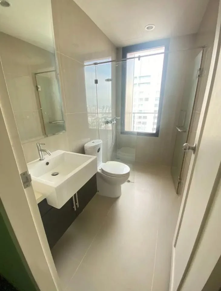 ขาย Villa Asoke ห้องเปล่า พื้นที่ใช้สอยกว้าง ชั้น 41 สูงสุดๆ วิวเมืองสวยจึ้งไปเลย จองแล้วจะไม่ผิดหวัง