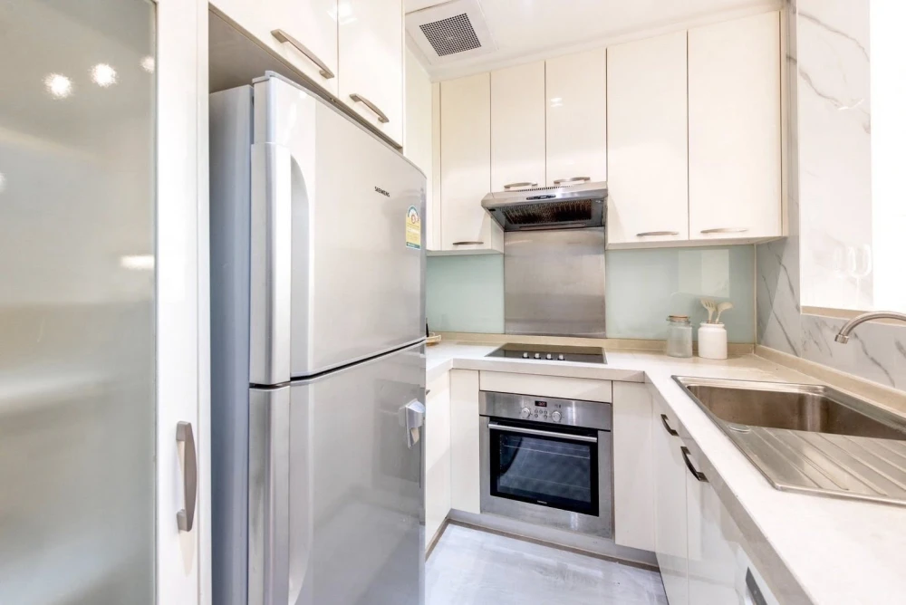 Selling Vincente Sukhumvit 49. Spacious and very comfortable condo with stylish and attractive decor. A truly lovely place to live!
