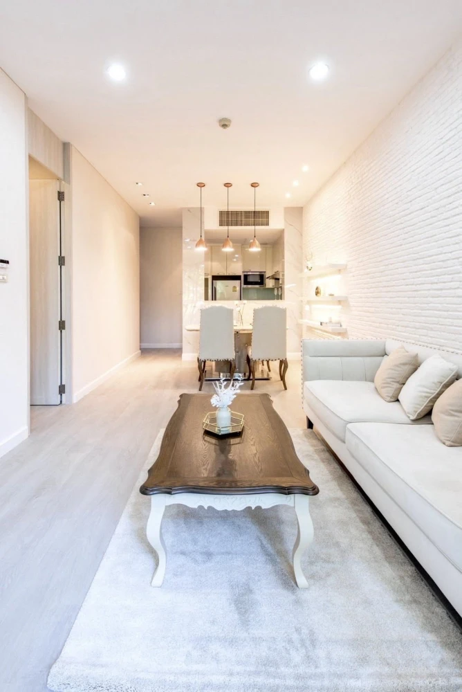 Selling Vincente Sukhumvit 49. Spacious and very comfortable condo with stylish and attractive decor. A truly lovely place to live!