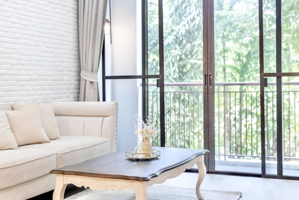 Selling Vincente Sukhumvit 49. Spacious and very comfortable condo with stylish and attractive decor. A truly lovely place to live!