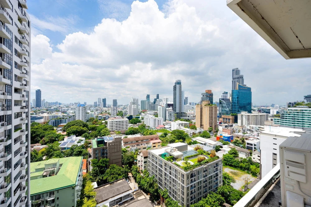 For sale: Waterford Park Sukhumvit 53, a private oasis in the heart of Thonglor. Extra large 212 sq m. — a rare find in the Thonglor area!