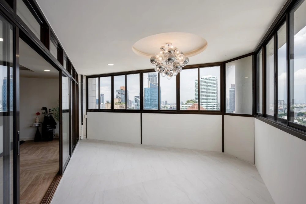 For sale: Waterford Park Sukhumvit 53, a private oasis in the heart of Thonglor. Extra large 212 sq m. — a rare find in the Thonglor area!