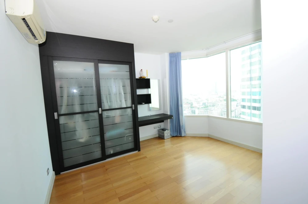 For sale: Watermark Chaophraya River, spacious room, lots of usable space, view of Chao Phraya River, good location, book now.