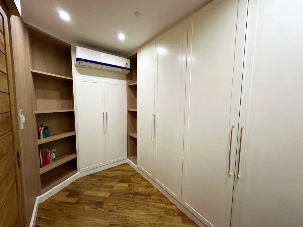 For sale: Watermark Chaophraya River, very spacious room, high floor in the city center, view of the Chao Phraya River. Can you not book it?