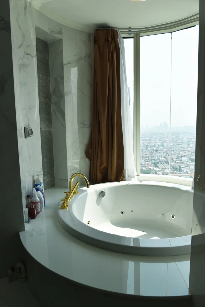For sale: Watermark Chaophraya River, very spacious room, high floor in the city center, view of the Chao Phraya River. Can you not book it?