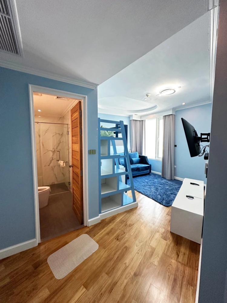 For sale: Watermark Chaophraya River, very spacious room, high floor in the city center, view of the Chao Phraya River. Can you not book it?