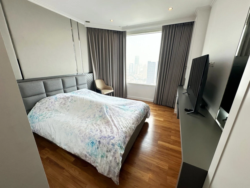 For sale: Watermark Chaophraya River, very spacious room, high floor in the city center, view of the Chao Phraya River. Can you not book it?