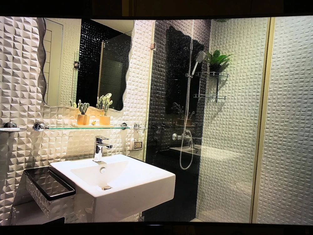 Selling a Watermark Chaophraya River condo. A lovely unit with a walk-in closet in a prime location. Don't miss out!
