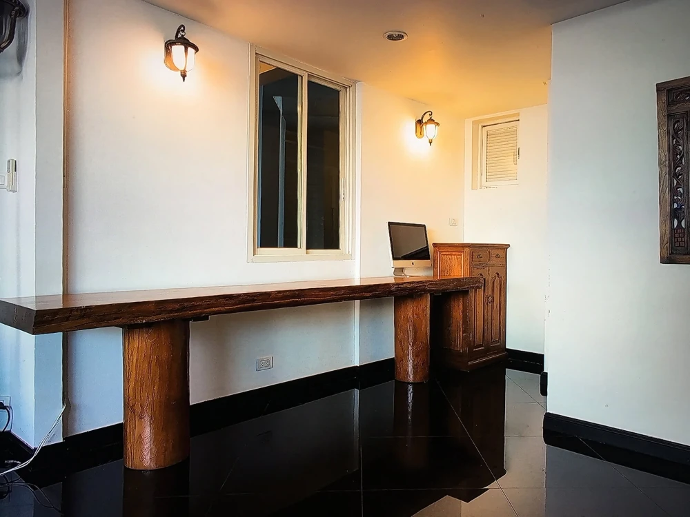 Selling a Watermark Chaophraya River condo. A lovely unit with a walk-in closet in a prime location. Don't miss out!